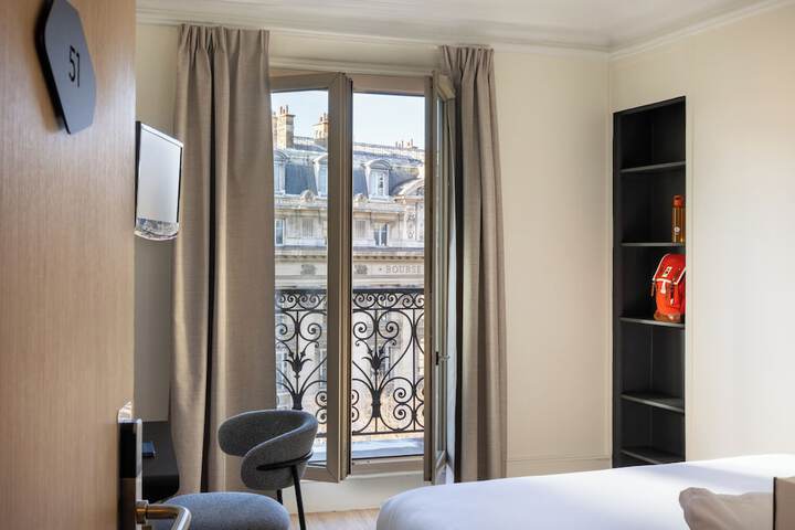 Room 7 of 28