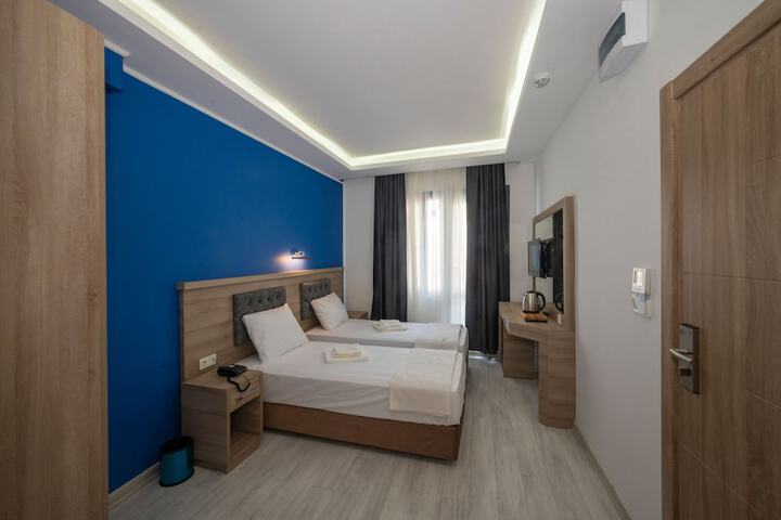 Room 13 of 22