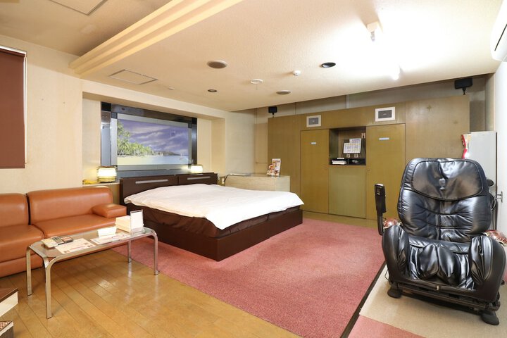 Room 4 of 43