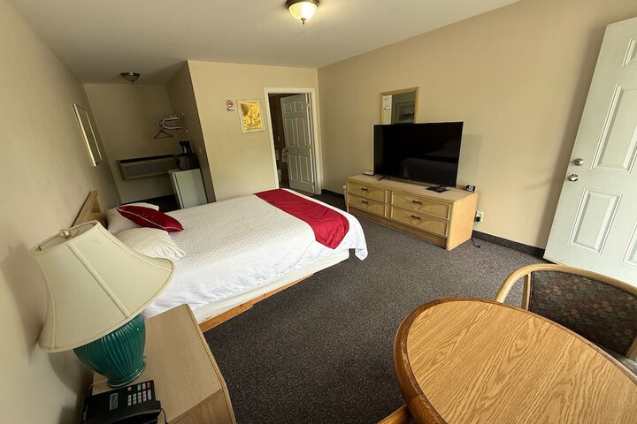 Room 5 of 12
