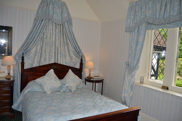 Room 5 of 17