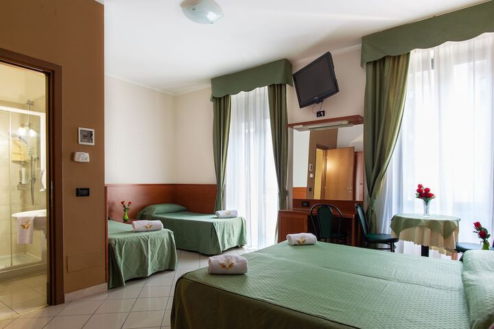 Room 8 of 33