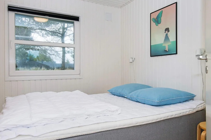 Room 2 of 16