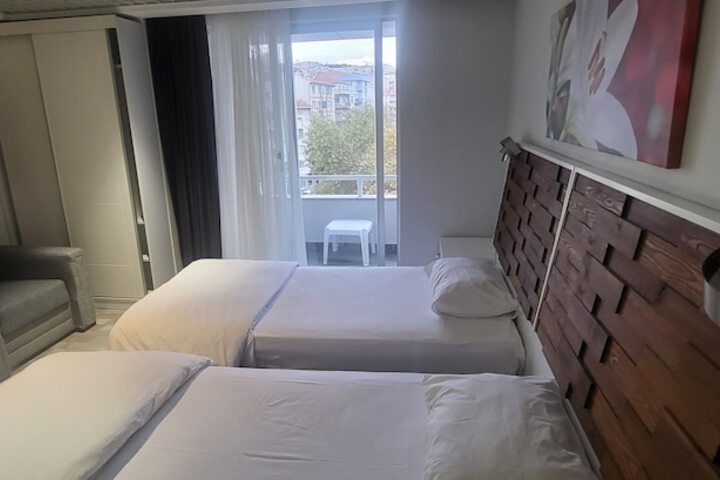 Room 10 of 19