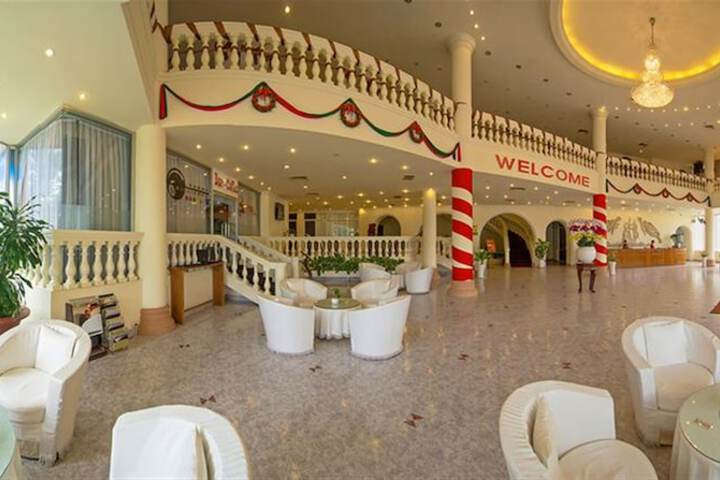 Hotel Interior 4 of 37