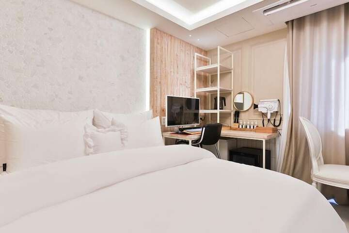 Room 19 of 40