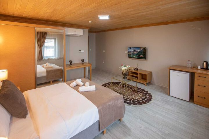Room 5 of 204