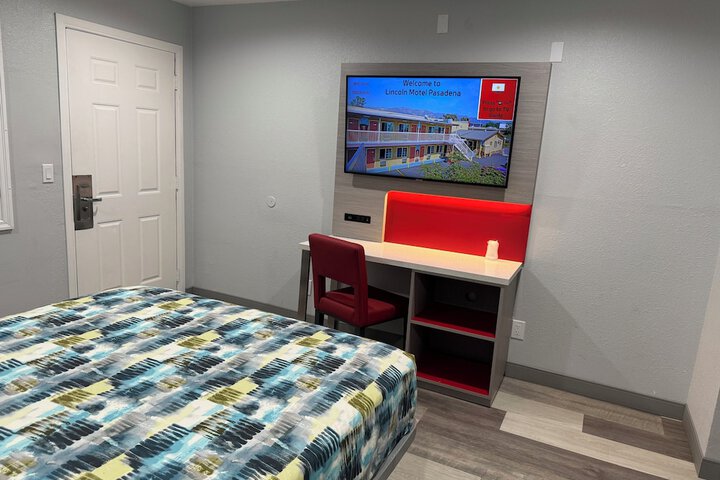 1 Queen Bed (15 of 44)