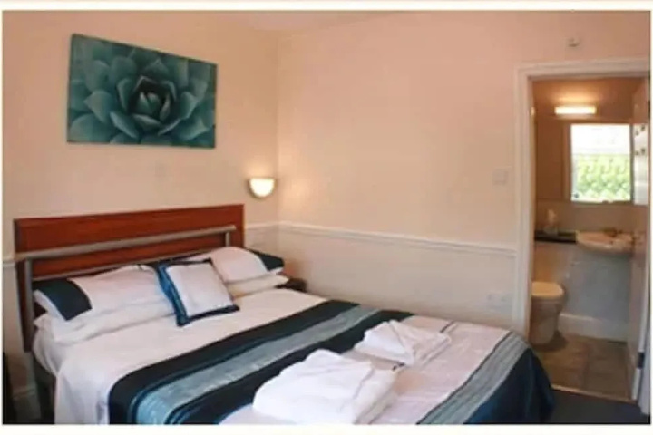 Room 4 of 14