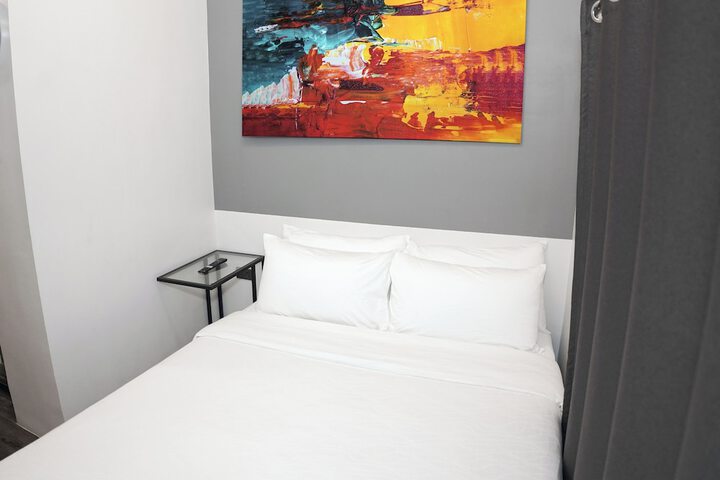 Room 3 of 32