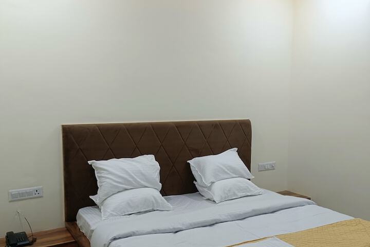 Room 13 of 44