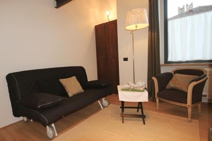 Room 9 of 50