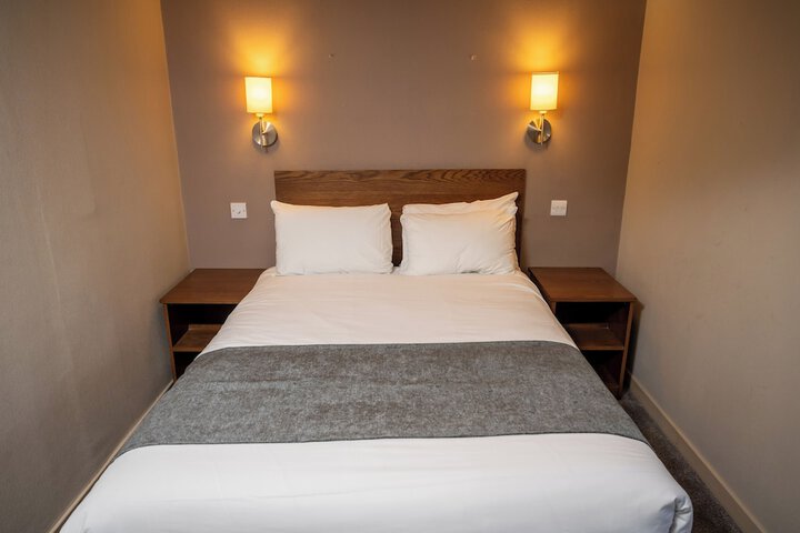 Room 7 of 25
