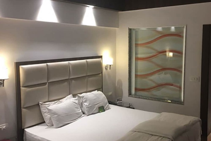 Room 2 of 40