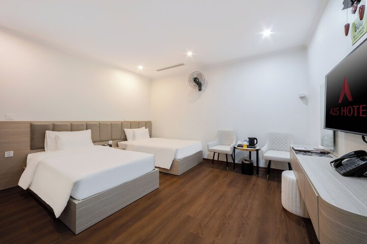 Room 10 of 16