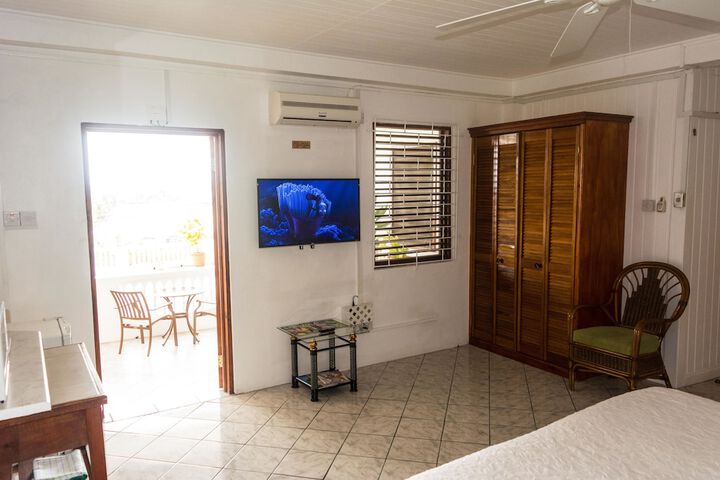 Room 4 of 157