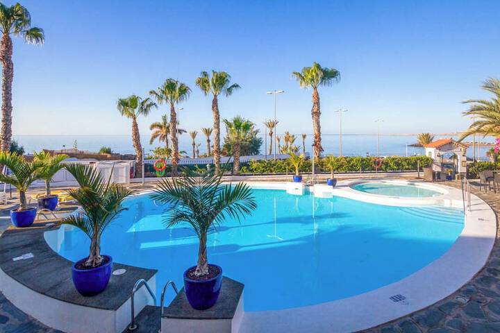 Hotel Pool