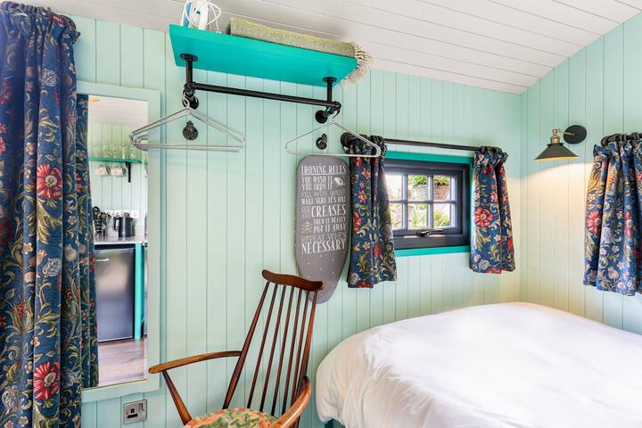 Room 3 of 28
