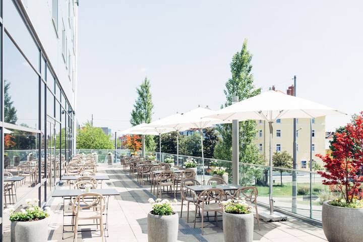Sundeck 96 of 109