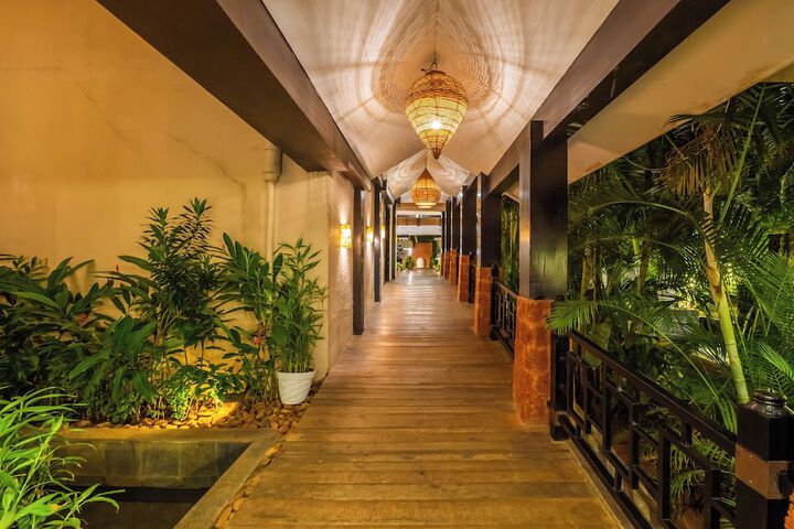 Entrance & Lobby