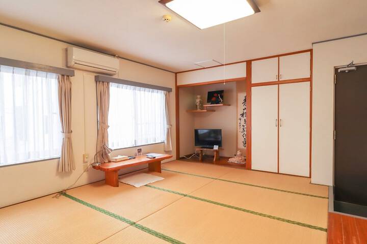 Room 17 of 77