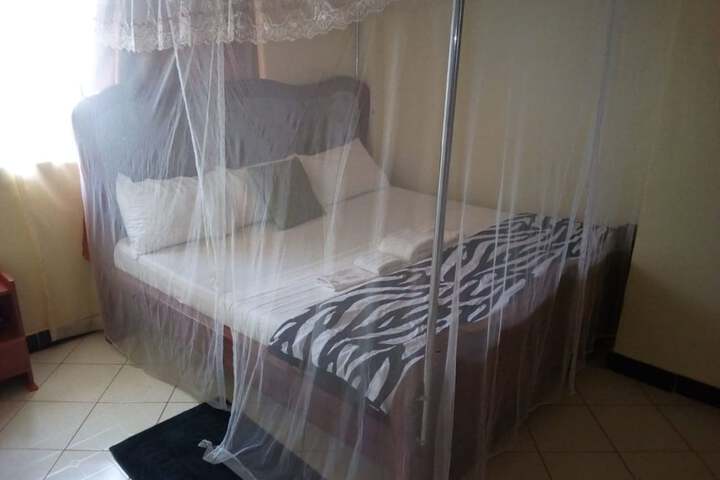 Room 5 of 17