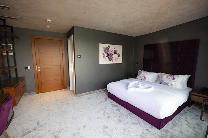 Room 8 of 35