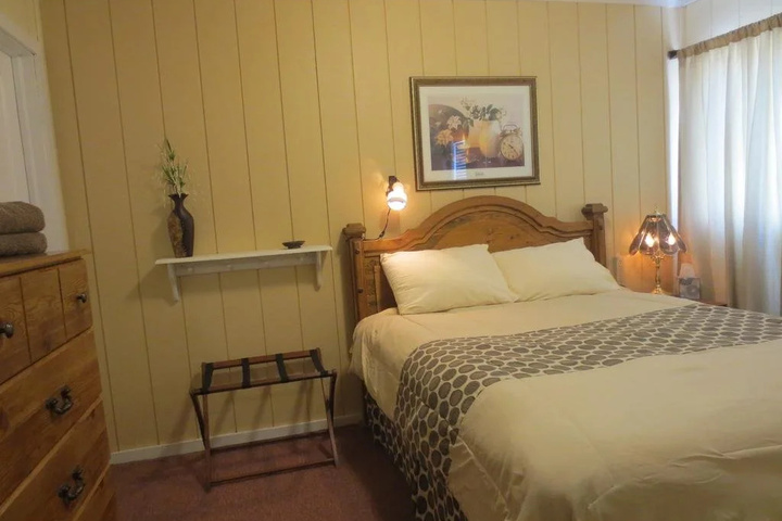 Exterior of Valley Haven Lodge