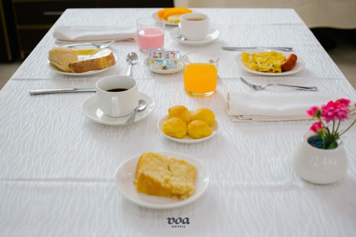 Breakfast/Coffee Service 22 of 35