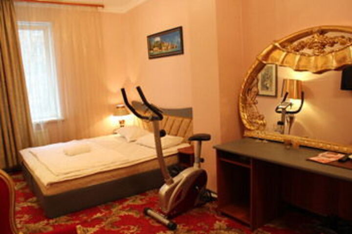 Room 28 of 65