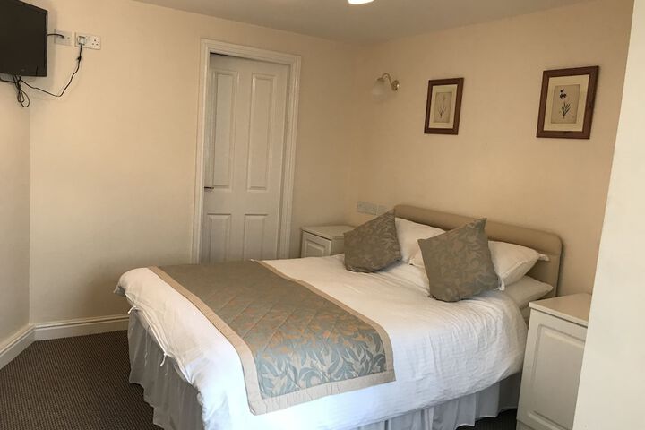 Room 8 of 11