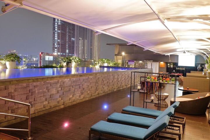 Hotel with Pool