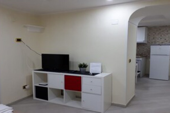 Room 4 of 16