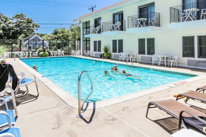 Pools & Facilities
