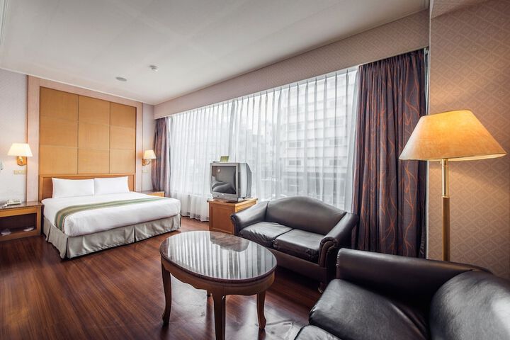 Room 15 of 32
