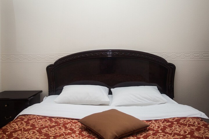 Room 4 of 20