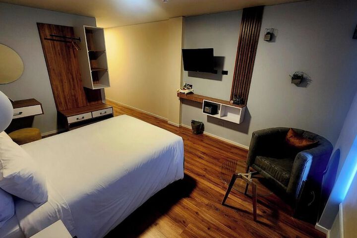 Room 8 of 25