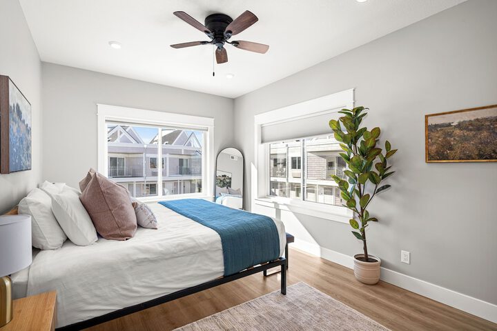 Room 4 of 33