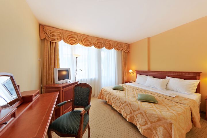 Room 9 of 30