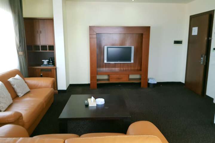 Room 25 of 64