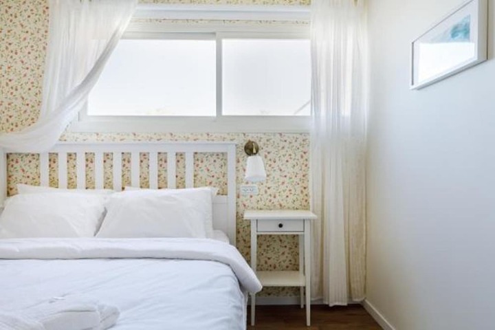 Room 2 of 35