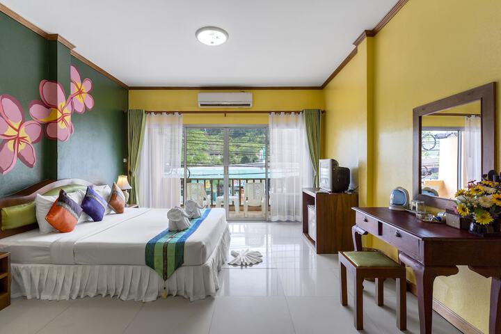 Room 5 of 205