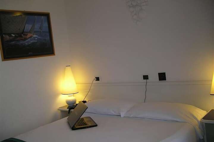 Room 8 of 41