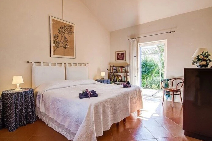 Room 4 of 22