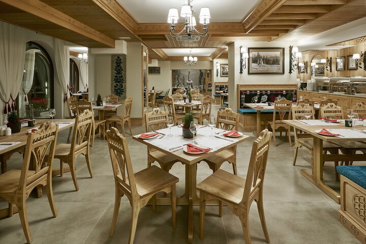 Dining 44 of 72