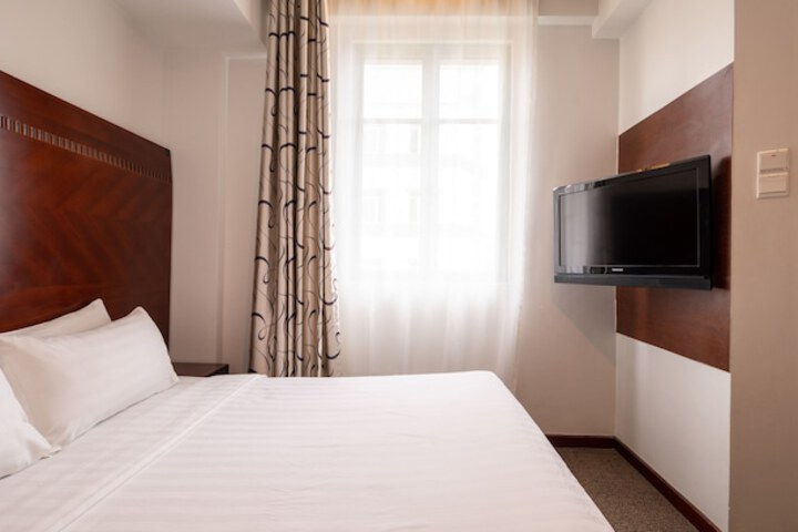 Room 10 of 31