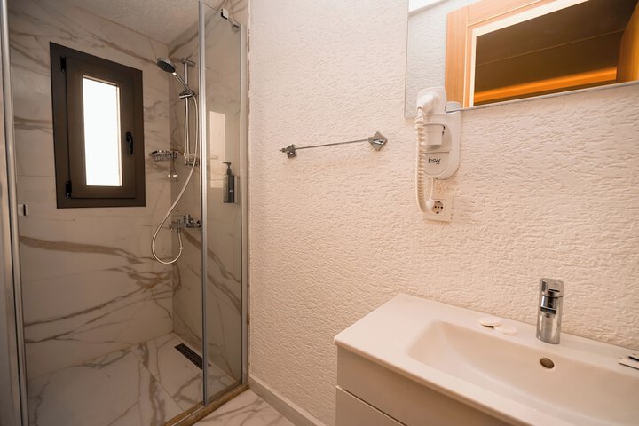 Room 105 of 123