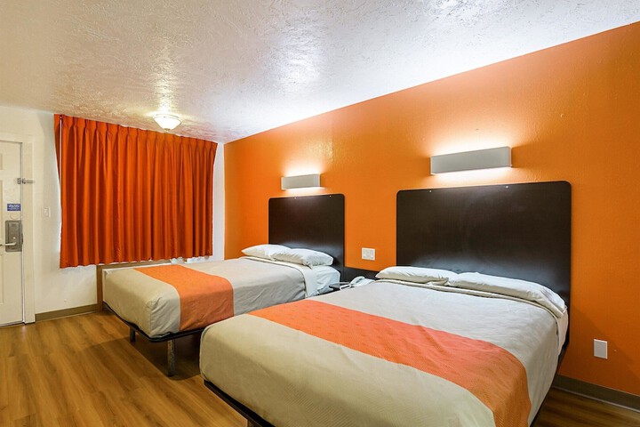 Room 9 of 31