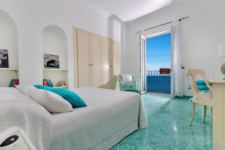 Room 10 of 96