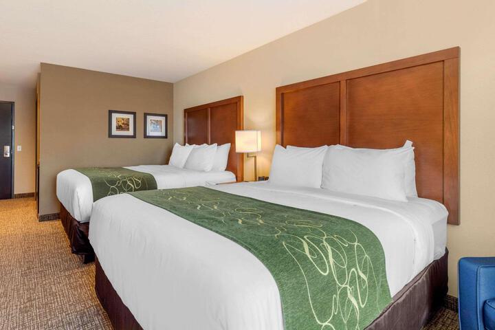 2 Queen Beds (8 of 19)
